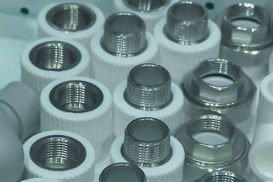 挿入成形に使用される材料？