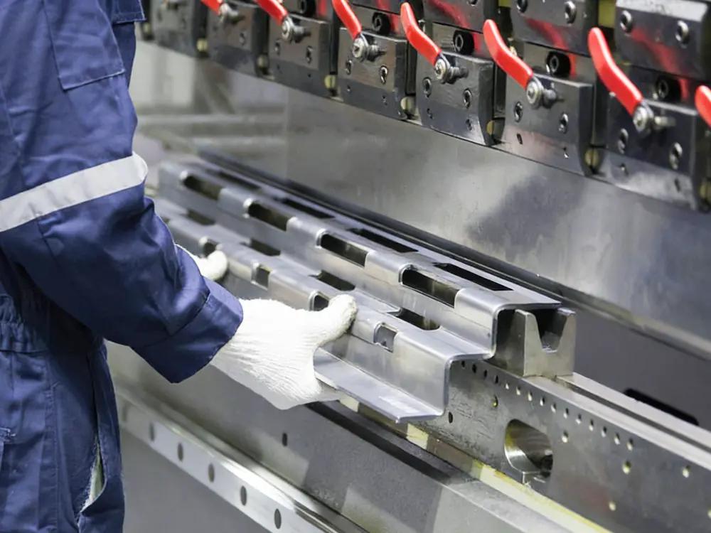 金属曲げの主な利点