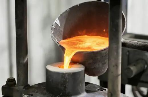 Gravity die casting permanent mold pouring