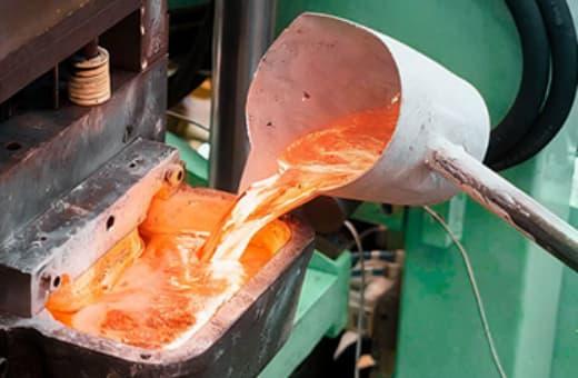 Low pressure die casting (LPDC) molten aluminum pouring