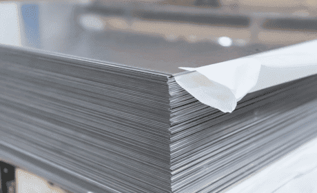 Stack of reflective metal sheets for laser cutting