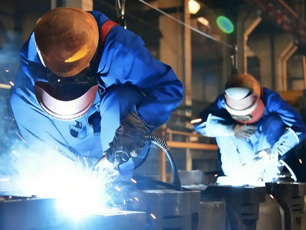 Welding station with protective setup and bright arc during metal joining