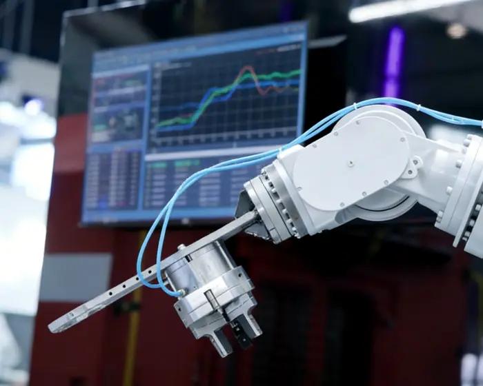 Échangeur de chaleur en aluminium de forme irrégulière avec canaux d'écoulement complexes