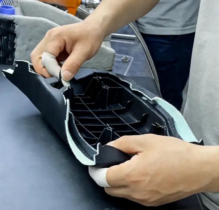 오버몰딩이란 - 단단한 기판 위에 부드러운 재료를 사용한 다중 재료 사출 성형