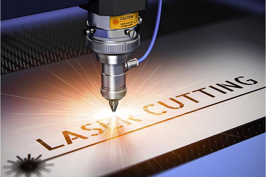 Laserschneiden entschlüsselt: Wie Lichtstrahlen Metall, Holz und Kunststoff in Sekunden schneiden!