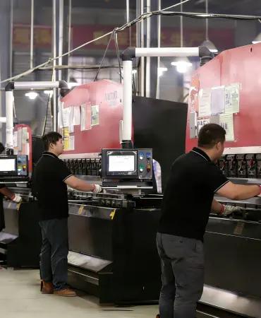 동관의 판금 제조 공장