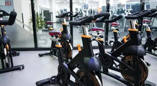 Ergonomic anodized sporting equipment component