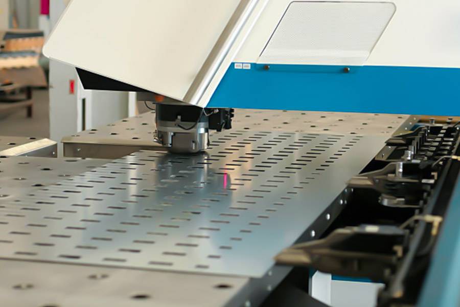Stamping de metal para iniciantes: 5 etapas de processo, opções de materiais e armadilhas para evitar